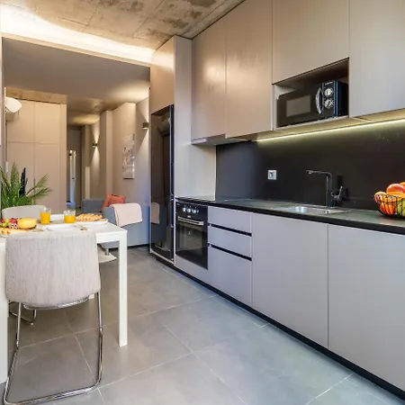 Modern & Cozy Flats With Terrace By Hostwise Oporto