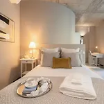 Modern & Cozy Flats With Terrace By Hostwise *