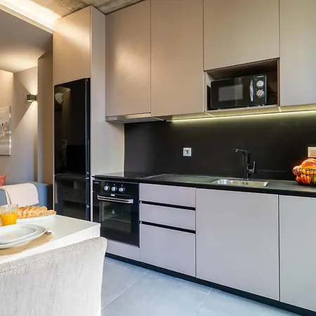 Modern & Cozy Flats With Terrace By Hostwise Διαμέρισμα *