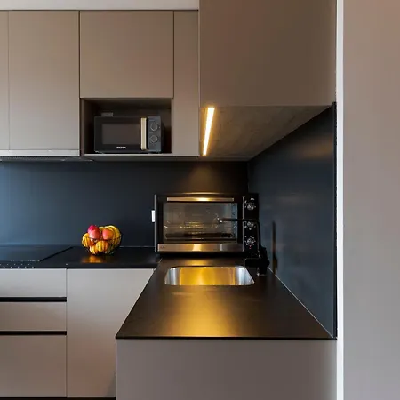 Modern & Cozy Flats With Terrace By Hostwise شقة