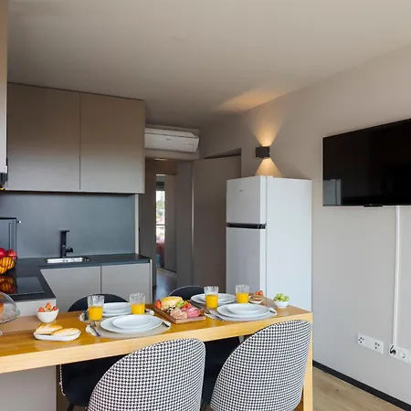 Modern & Cozy Flats With Terrace By Hostwise דירה