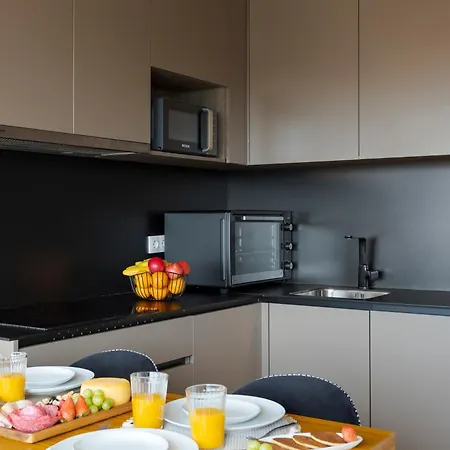 Modern & Cozy Flats With Terrace By Hostwise *