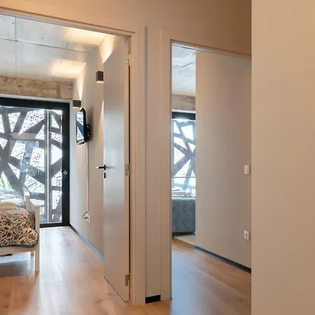 Modern & Cozy Flats With Terrace By Hostwise