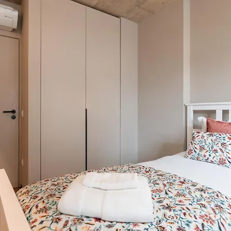 Modern & Cozy Flats With Terrace By Hostwise Apartmán *