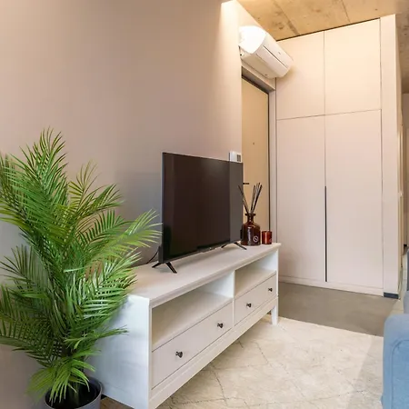 Modern & Cozy Flats With Terrace By Hostwise Apartmán