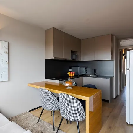 Modern & Cozy Flats With Terrace By Hostwise *