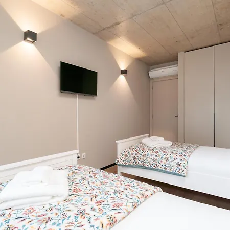 Modern & Cozy Flats With Terrace By Hostwise